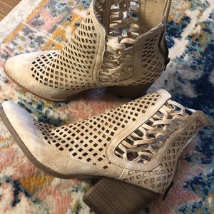 Coconuts by Matisse nude heeled bootie